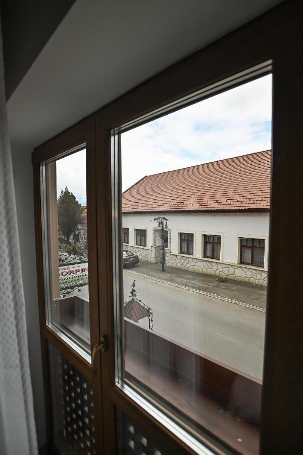 Vasko Panzio Borpince Bed & Breakfast Tokaj Exterior photo