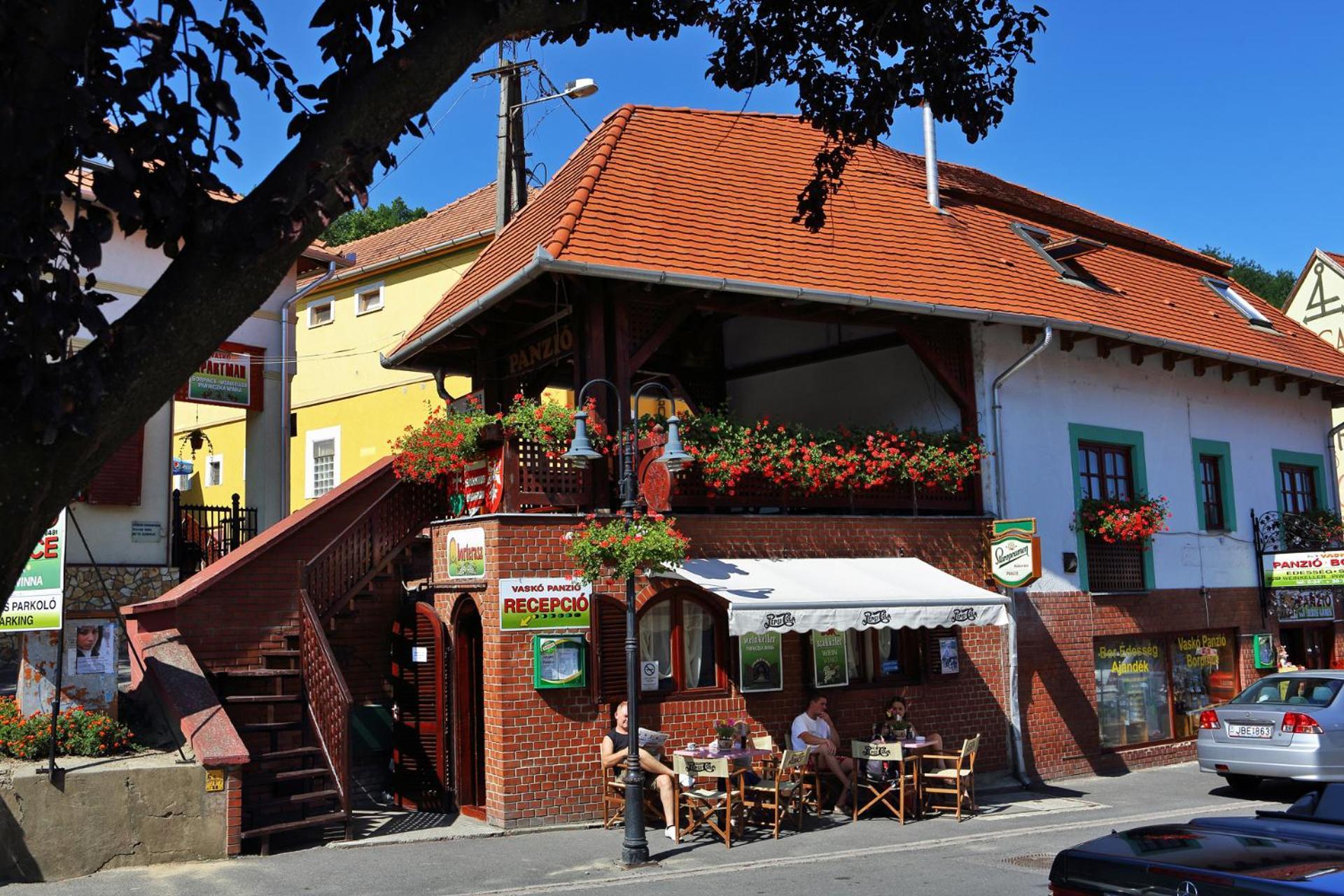 Vasko Panzio Borpince Bed & Breakfast Tokaj Exterior photo